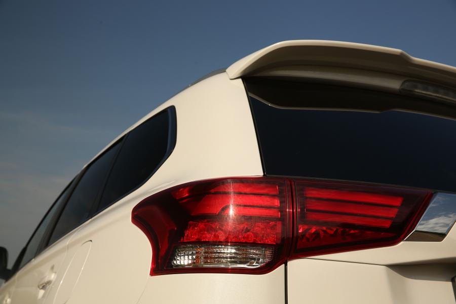 Детали экстерьера Mitsubishi Outlander PHEV 2018 года  (WW) (фото 37 из 43)
